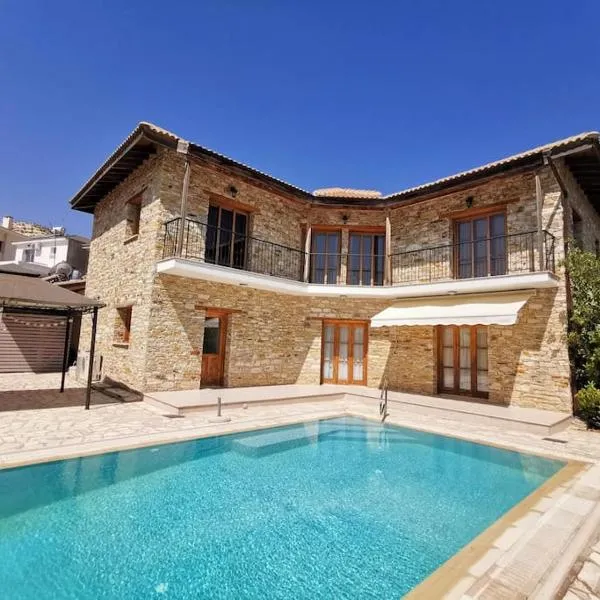 Unique Stonehouse Traditional Villa in Ayia Anna, hotel en Ayia Anna