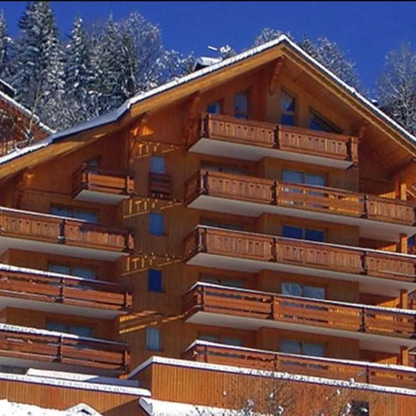 Renovated 6-8 pers Luxury Chalet in Meribel Centre 85m2 3BR 3BA with Mountain View and boots heater !, Hotel in Méribel