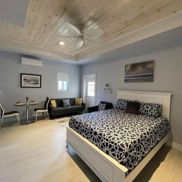 Nicoles Nest Brand New Exquisite Studio Hideaway, hotel in Freeport