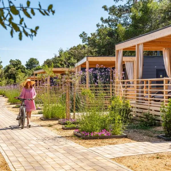 Mobile Homes Lopari, hotel in Nerezine