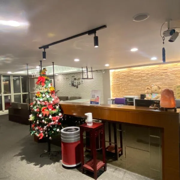 曖月商旅, hotel v destinaci Huwei