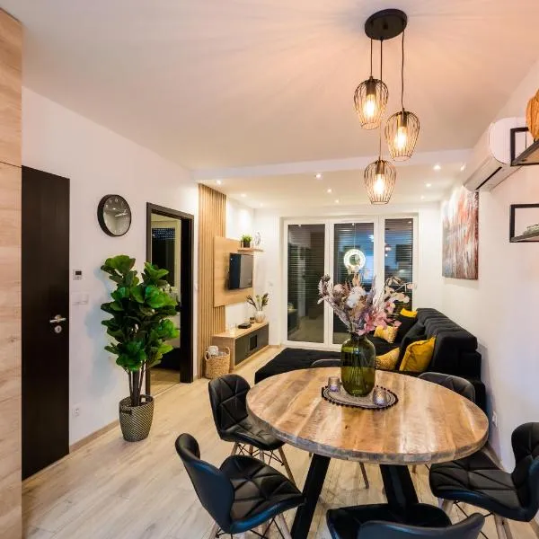 BlackWood '66 Apartman, hotel u Siofoku