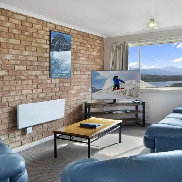 Beloka 7 - 2BR Townhouse l Lake Views l Spa Bath l WiFi, Hotel in Jindabyne