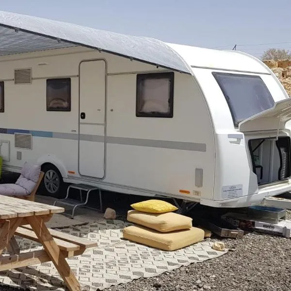Itav Bateva Caravans - ייטב בטבע קרוואנים，位于米茨佩·拉蒙的酒店