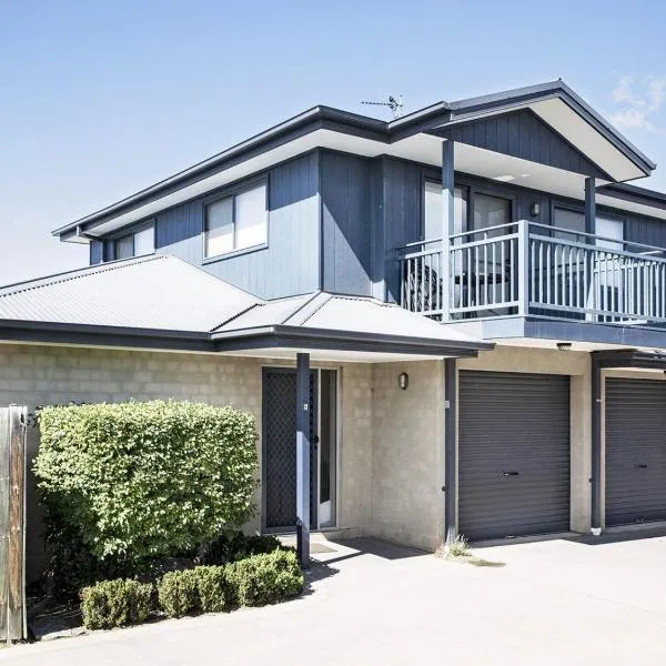 Silvertrees 5 - Central 3BR Townhouse l Lake Views l Spa l BBQ l WiFi, Hotel in Jindabyne