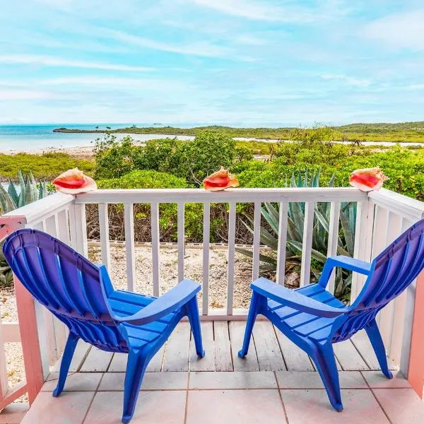 Chalk Sound Beach Residences Near Sapodilla Bay Beach by Angel Host!, hotel v destinaci Providenciales