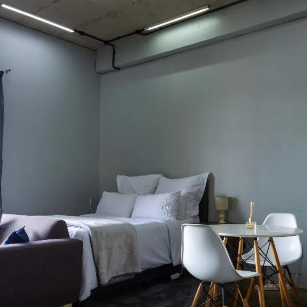 Lux Studio Apartment @ Hallmark House, hotel in Johannesburg