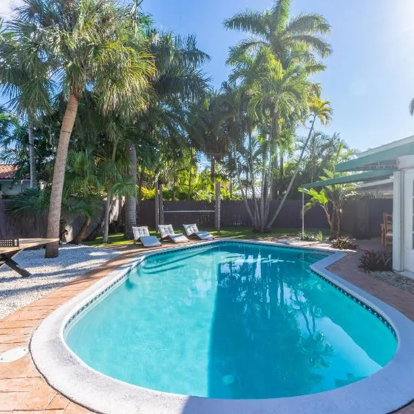 NEWLY RENOVATED POOL, HOT TUB, & EPIC BACKYARD, hotel i Fort Lauderdale