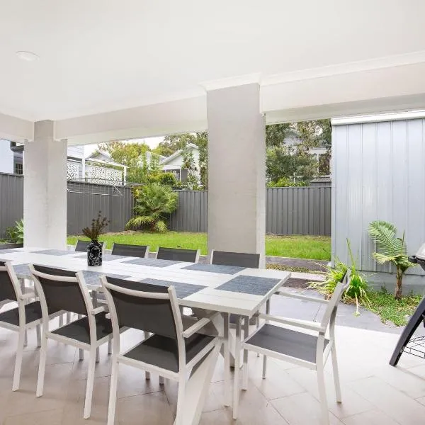 Calypso - 4 Mins Walk to Beach - Community Pool, hotel v destinaci Callala Beach