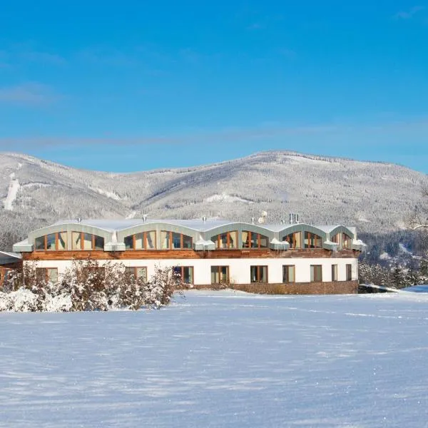 Grund Resort Golf and Ski, hotel in Mladé Buky