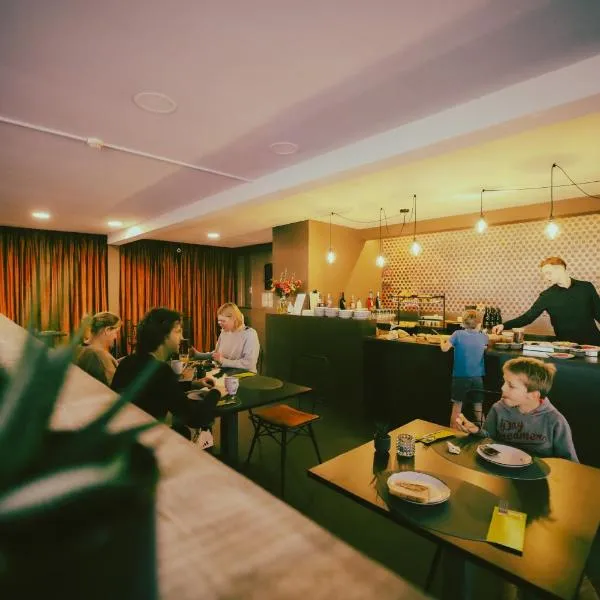 Travel Hotel Kruisem, hotel in Kruishoutem