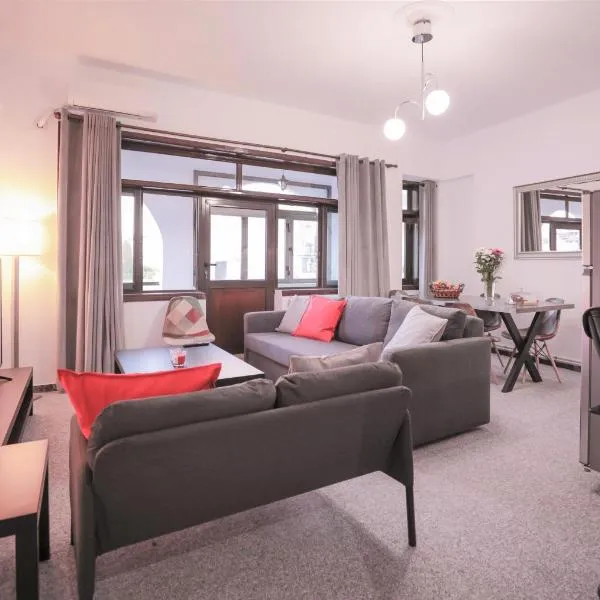 Modern 2 Bedroom Apartment Next to Metro - Marousi, hotel in Athens