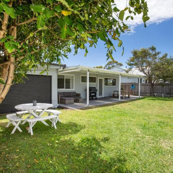 Roskell Retreat Pet Friendly 5 Mins Walk to Beach, hotel in Callala Beach