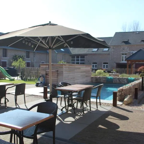 B&B Hoeve De Brieser, מלון בHeers