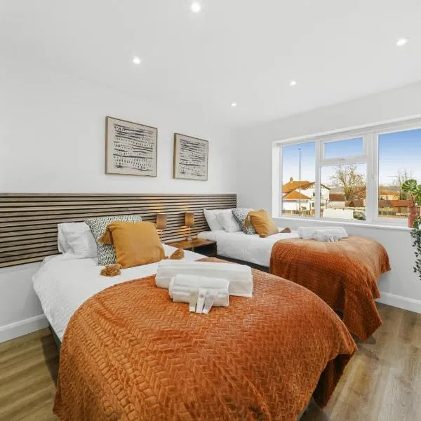 Modern Bungalow in Maidstone sleeps 5 with free parking, hotel in Maidstone