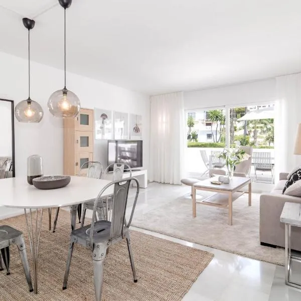IVY-Modern 3 bedroom apt private garden, hotel in Marbella