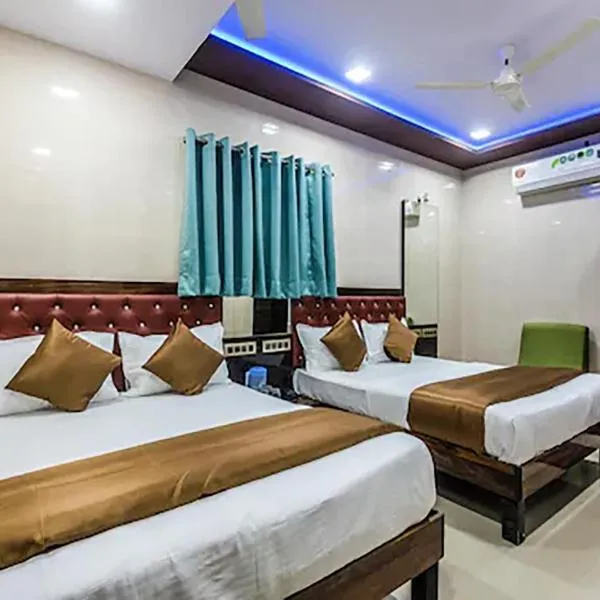Hotel Plaza- Near Byculla Railway Station, hotel v Bombaji