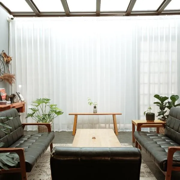 Journey Hostel, hotel in Tainan
