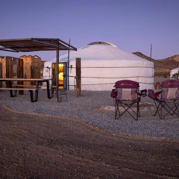 Family Style Star gazing Yurt, hotel v destinaci Twentynine Palms