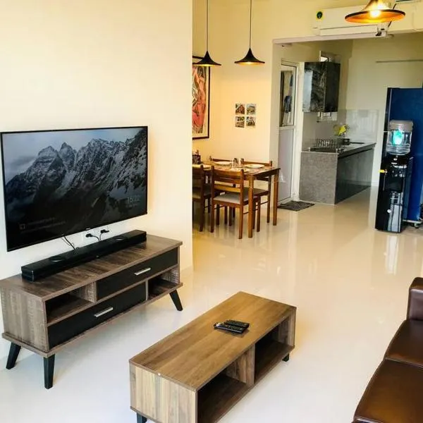 lovely 2-bedroom sea view serviced apartment dabolim goa, ξενοδοχείο σε Dabolim