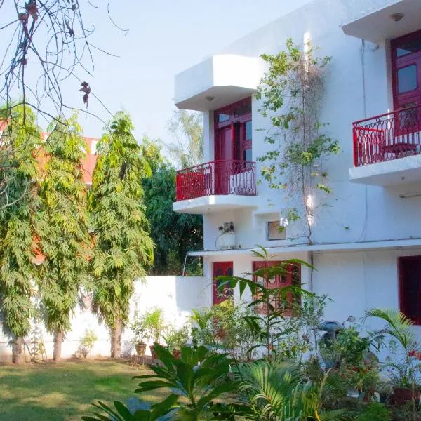Falcon guest house, hotel sa Bharatpur