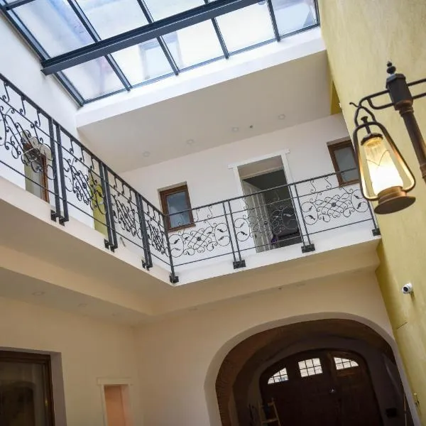 Schloss Apartments, hotel in Braşov