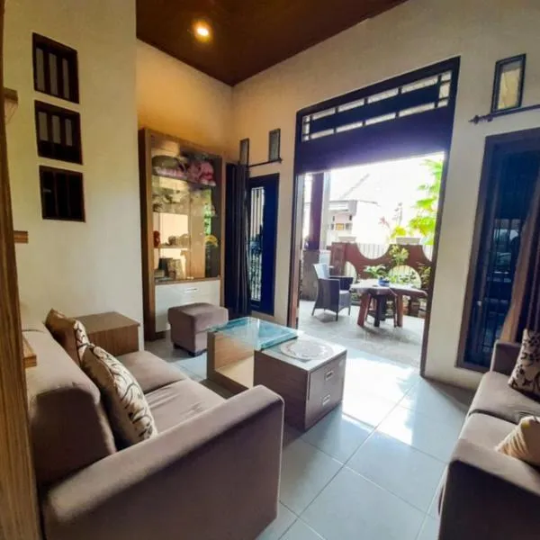 Mocca Guest House, hotel in Banyuwangi