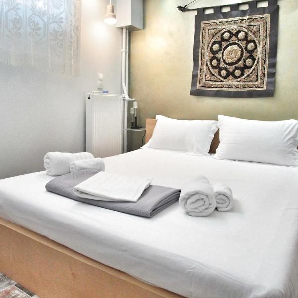 Style and Comfort 8 min from Acropolis Museum by YHA