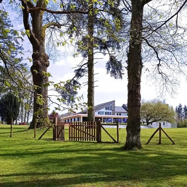 Hôtel le Corbusson Laval Ouest, hotel a Saint-Berthevin-sur-Vicoin