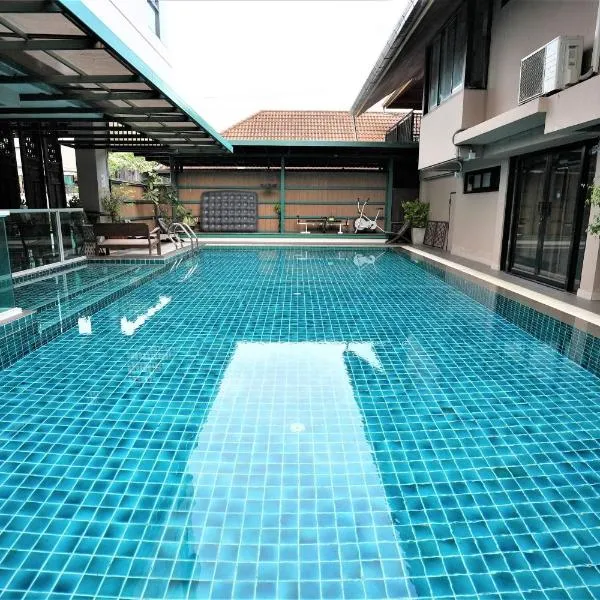 Baan Tanwa - MRT Ratchadapisek, hotel in Bangkok