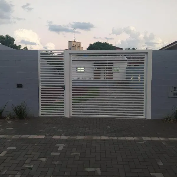 Trentino 66 - Hospedagem em Ijuí, casa agradável com estacionamento, hotel in Ijuí
