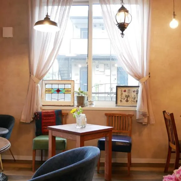 7 Rooms Hotel & Cafe - 30mins from Disneyland, hotel in Tokyo