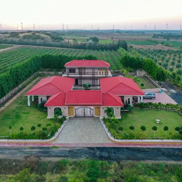 Desert Palms by StayVista in Kutch, nestled in orchards, features a swimming pool and a scenic balcony for a serene getaway, hotel di Shinaya