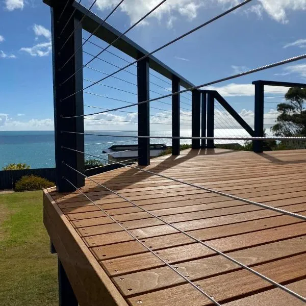 Ocean Blue KI. Absolute ocean front, free WiFi，位于潘尼萧的酒店