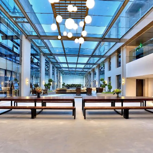 Atour Hotel Nanjing Olympic CBD Near Confucius Temple & NIEC، فندق في نانجينغ