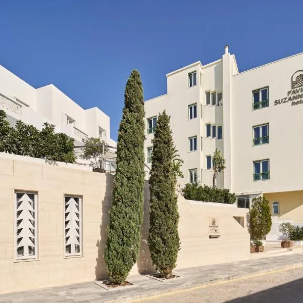 Favie Suzanne: Tinos şehrinde bir otel