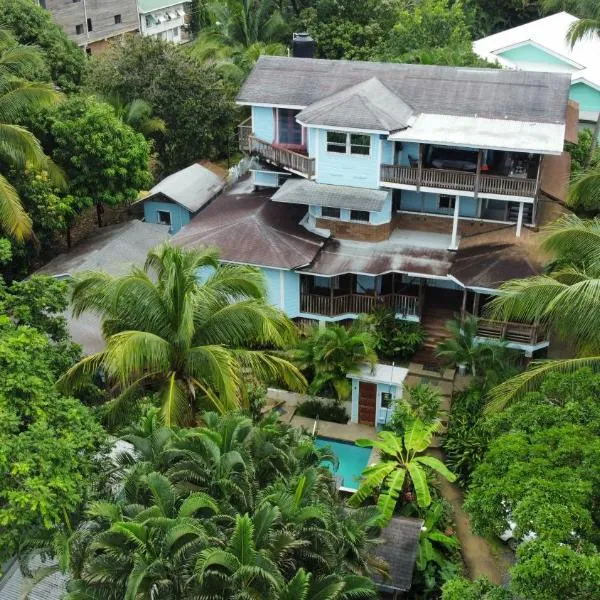 Mariposa Lodge, hotel in West End