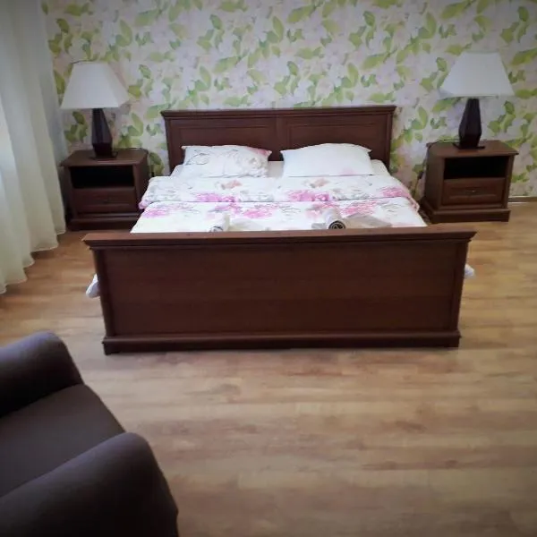 Guest house on Ivana Franka, ξενοδοχείο σε Novyye Petrovtsy