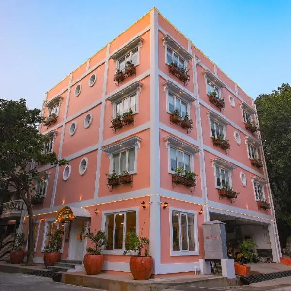 Hotel Aura by Woco Stays, hotel in Pondicherry