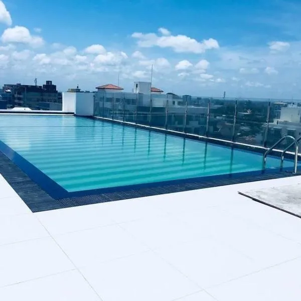 Modern luxury Condo,3 bedroom and 3 bathrooms, hotell i Mount Lavinia