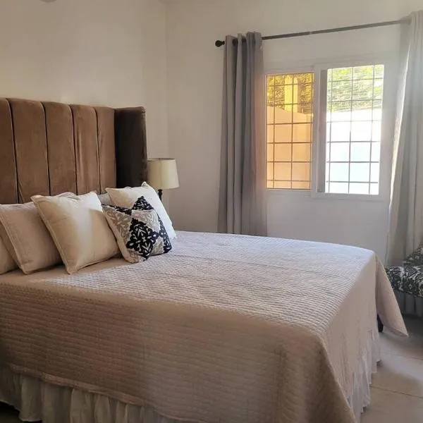 Linda, cerca de todo, parqueo, patio, netflix, hotel in La Ceiba