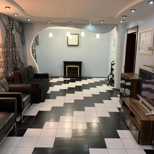 Приватний будинок з сауною та більярдом, hotel v destinaci Khashchevoye