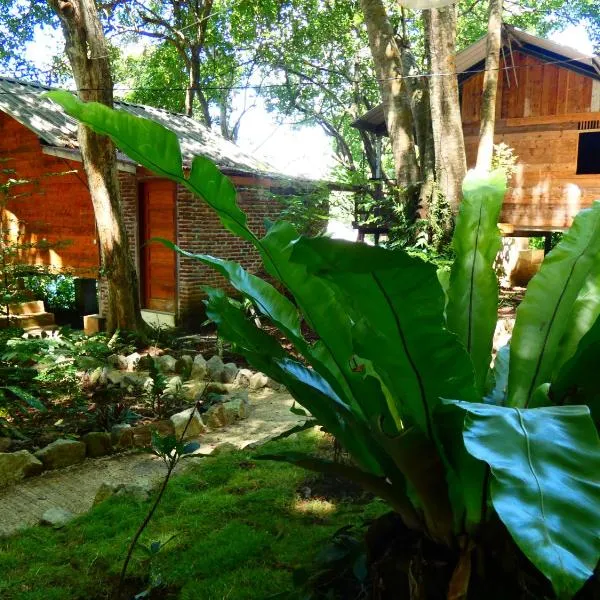 Santi Garden Bungalows, hotel din Iboih