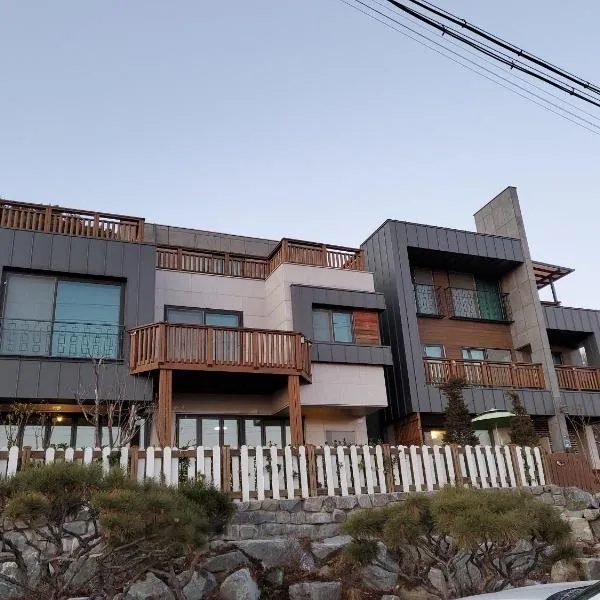 Grace River House-Block B, khách sạn ở Hoengseong