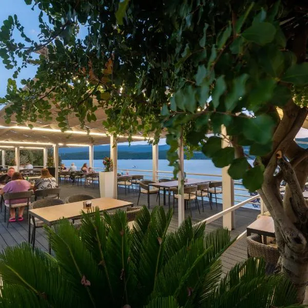 Hotel Porat, hotel en Neum