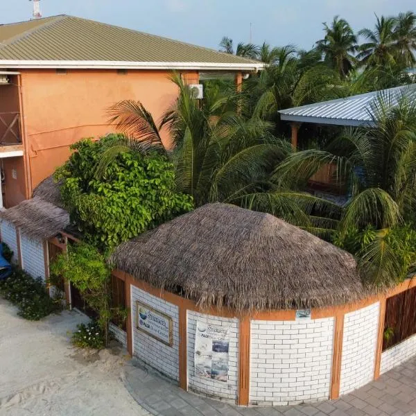 Shamar Guesthouse & Dive, hôtel à Maamigili