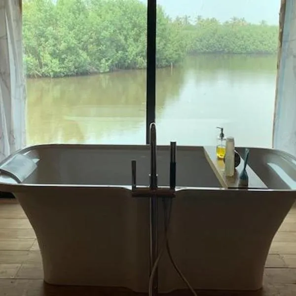 Natura Luxury Lake Hut, hotel in Ouidah