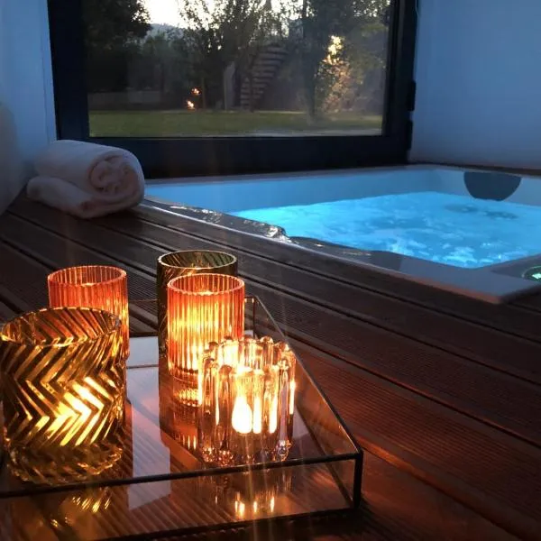 Portovella Lodges & Bungalows, hotel v destinaci Pala