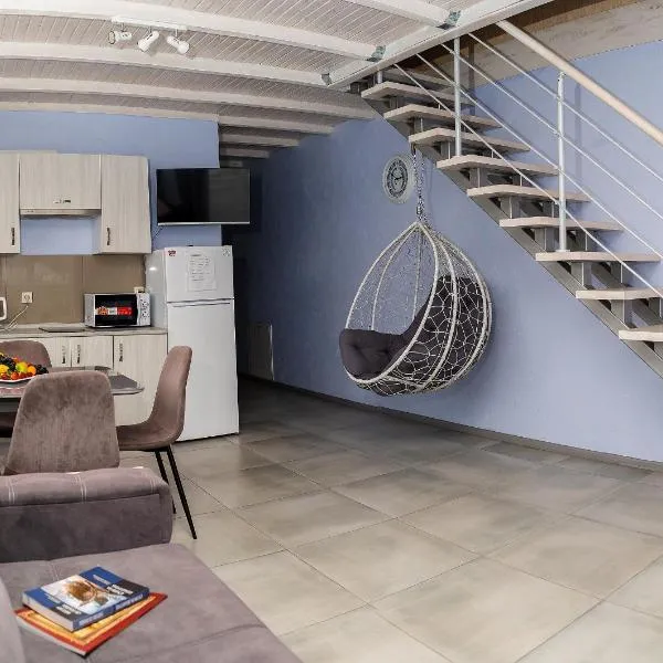 Апартаменти дворівневі на віллі с садом, Hotel in Kiew