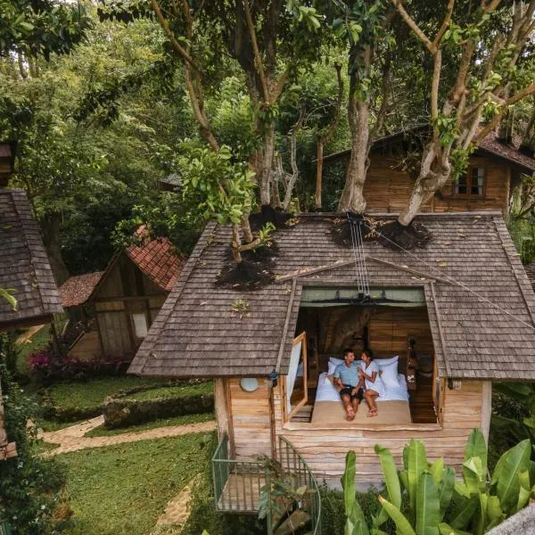 Roots Tree House, hotel in Uluwatu